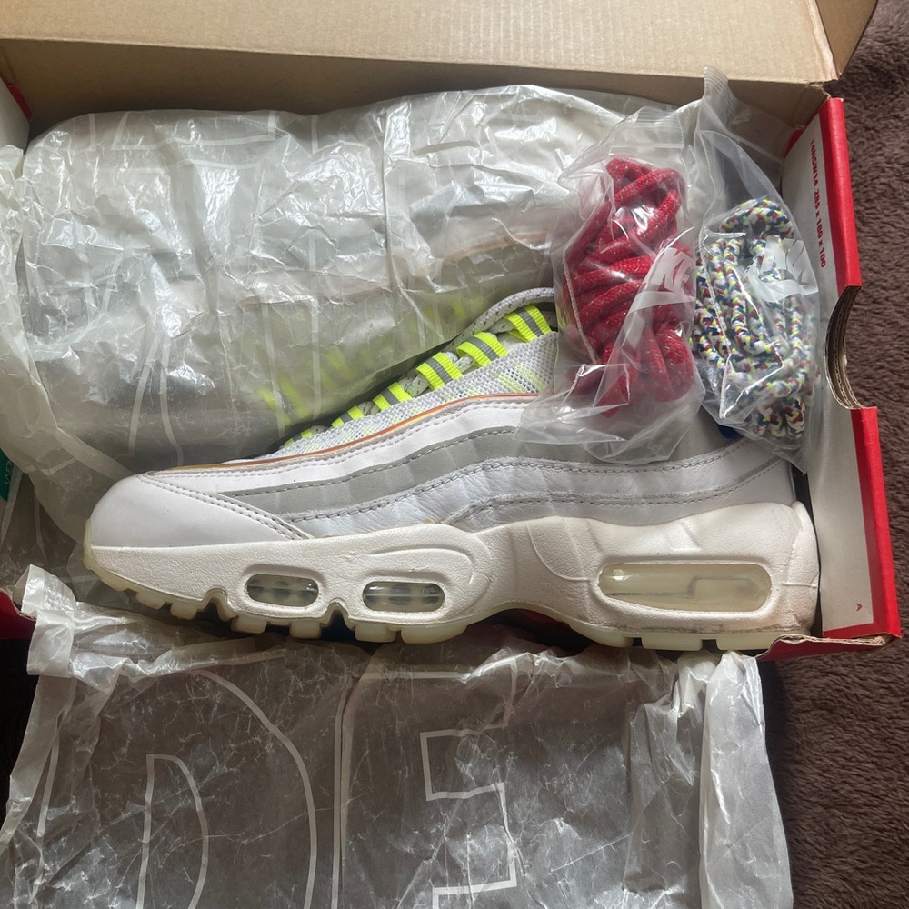 Nike men White and Neon Green Sneakers